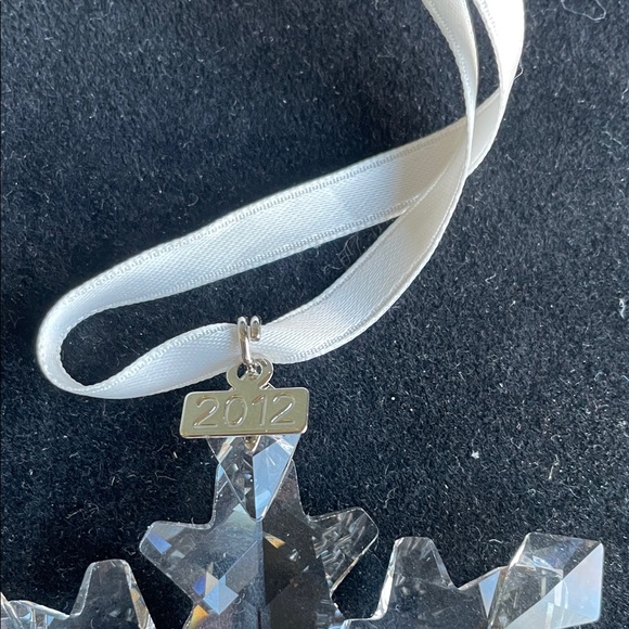 SWAROVSKI 2012 Annual Star Crystal Christmas Ornament #1125019 - Picture 3 of 10
